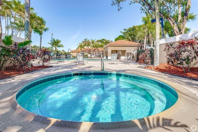 1068 N BENOIST FARMS Road 302, West Palm Beach, FL 33411