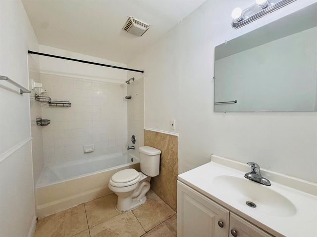 1068 N BENOIST FARMS Road 302, West Palm Beach, FL 33411