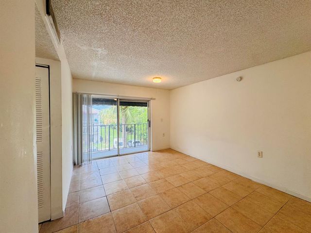 1068 N BENOIST FARMS Road 302, West Palm Beach, FL 33411