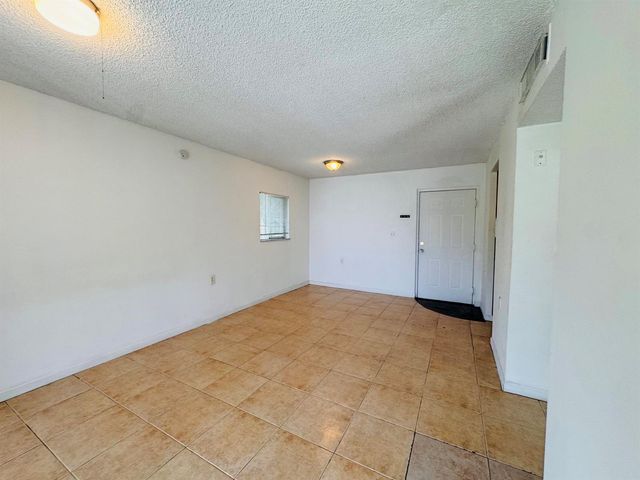 1068 N BENOIST FARMS Road 302, West Palm Beach, FL 33411