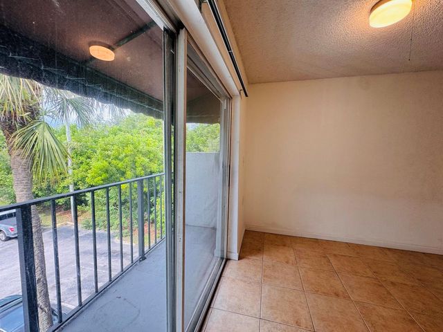 1068 N BENOIST FARMS Road 302, West Palm Beach, FL 33411