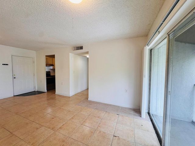 1068 N BENOIST FARMS Road 302, West Palm Beach, FL 33411