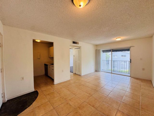 1068 N BENOIST FARMS Road 302, West Palm Beach, FL 33411