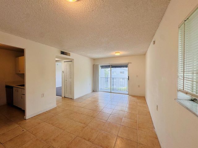 1068 N BENOIST FARMS Road 302, West Palm Beach, FL 33411