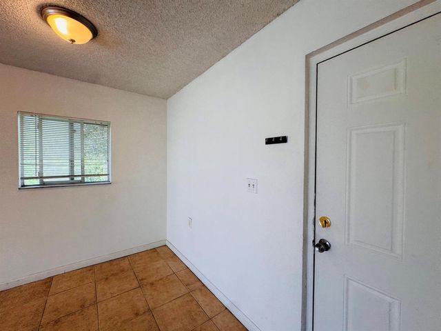 1068 N BENOIST FARMS Road 302, West Palm Beach, FL 33411