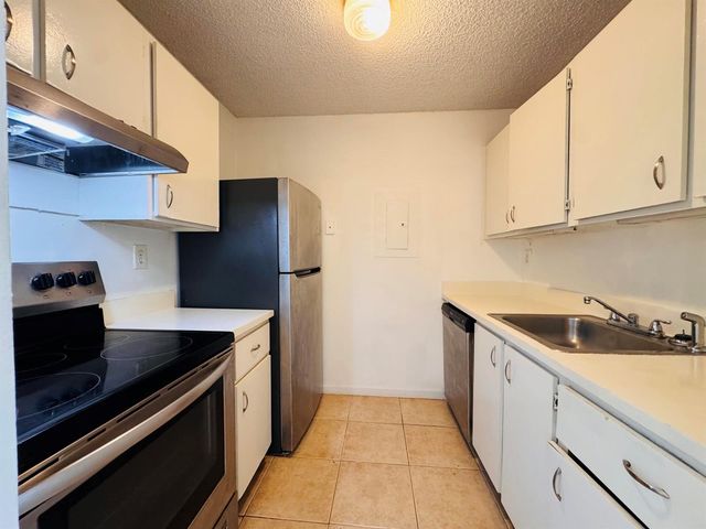 1068 N BENOIST FARMS Road 302, West Palm Beach, FL 33411