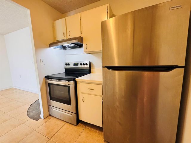 1068 N BENOIST FARMS Road 302, West Palm Beach, FL 33411