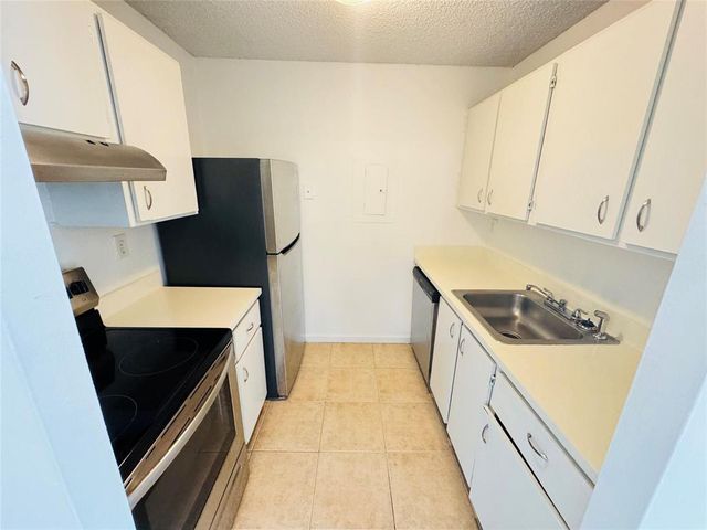 1068 N BENOIST FARMS Road 302, West Palm Beach, FL 33411