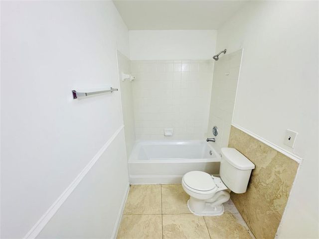 1068 N BENOIST FARMS Road 302, West Palm Beach, FL 33411