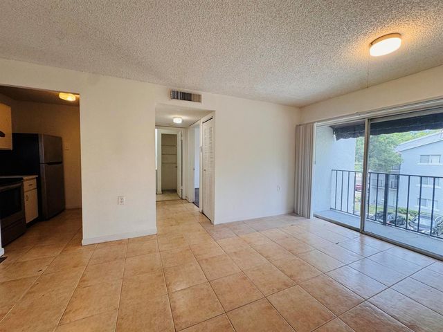 1068 N BENOIST FARMS Road 302, West Palm Beach, FL 33411