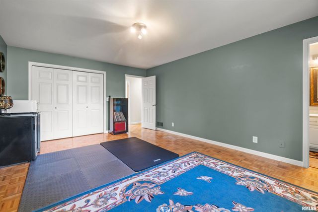 3250 W WESTPORT Road, Peoria, IL 61615