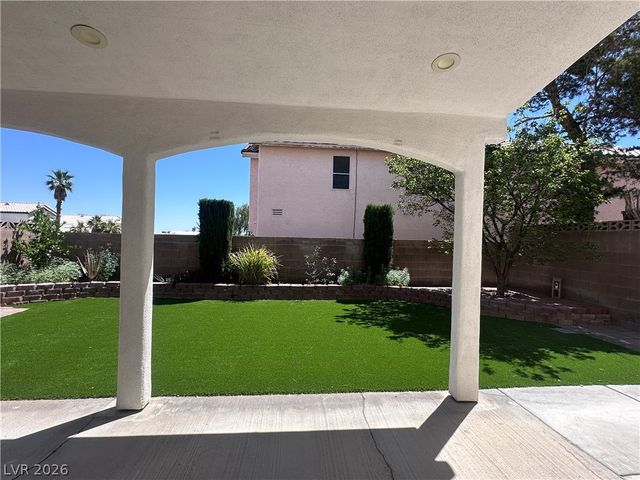 920 Golden Hawk Way, Las Vegas, NV 89108