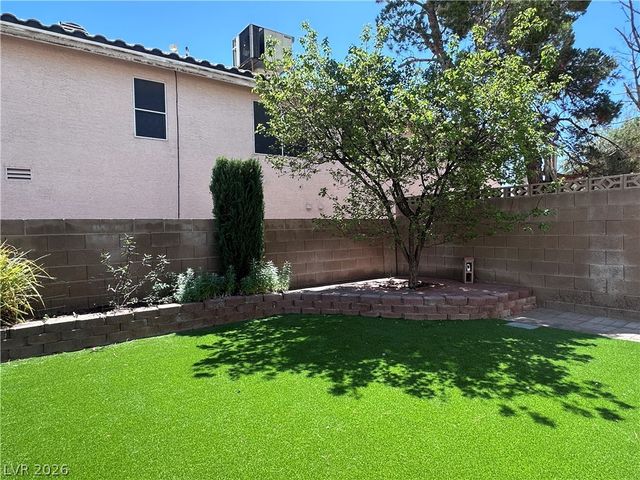 920 Golden Hawk Way, Las Vegas, NV 89108