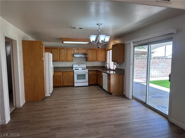 920 Golden Hawk Way, Las Vegas, NV 89108