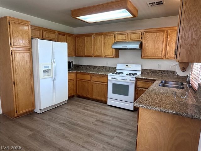 920 Golden Hawk Way, Las Vegas, NV 89108