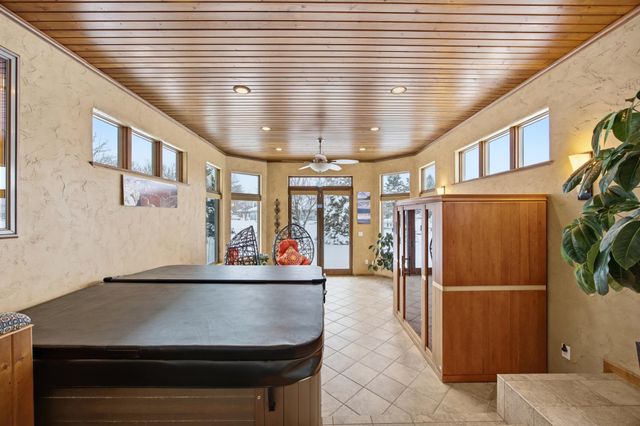 2518 Parkview Drive S, Fargo, ND 58103