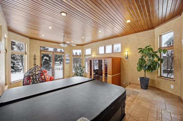 2518 Parkview Drive S, Fargo, ND 58103