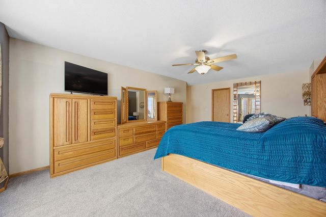 2518 Parkview Drive S, Fargo, ND 58103