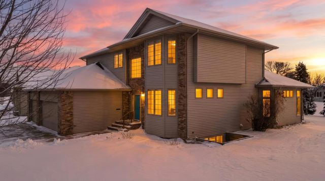 2518 Parkview Drive S, Fargo, ND 58103