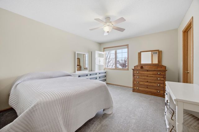 2518 Parkview Drive S, Fargo, ND 58103