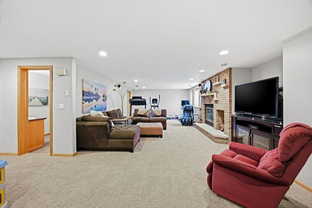 2518 Parkview Drive S, Fargo, ND 58103