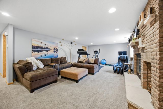 2518 Parkview Drive S, Fargo, ND 58103