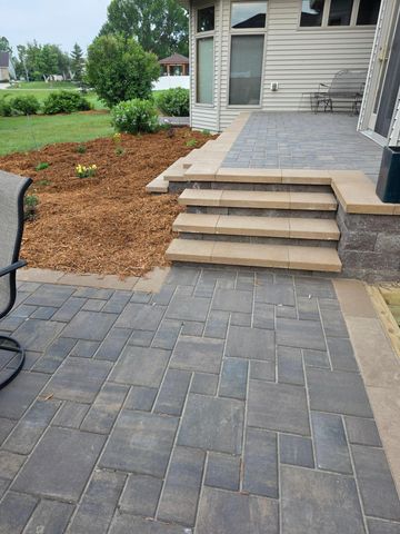 2518 Parkview Drive S, Fargo, ND 58103