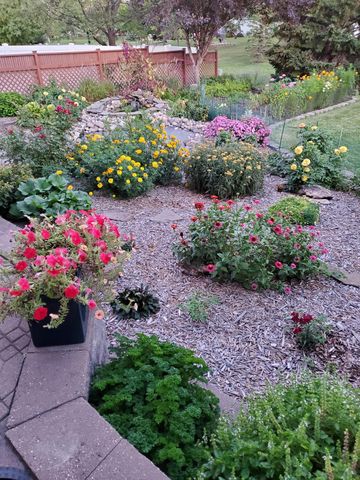 2518 Parkview Drive S, Fargo, ND 58103