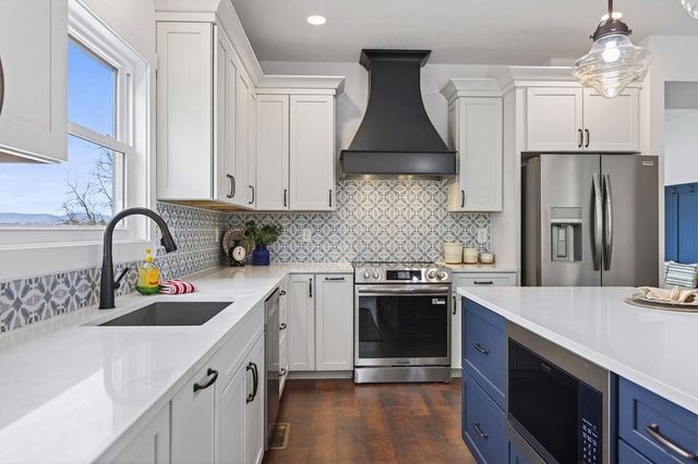 63 VICTORIA DR, Fishersville, VA 22939