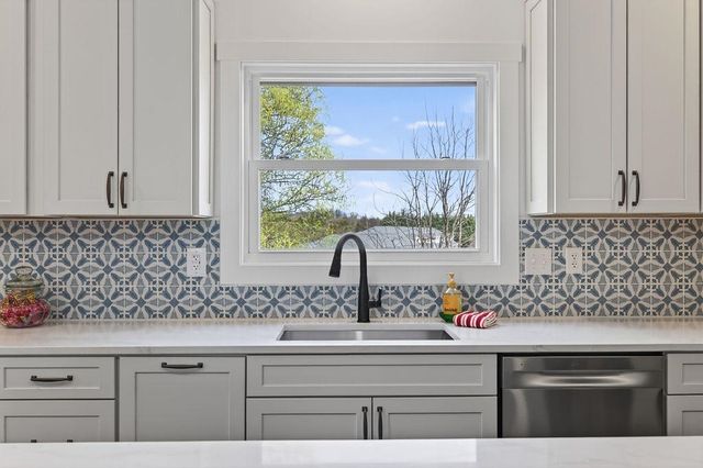 63 VICTORIA DR, Fishersville, VA 22939