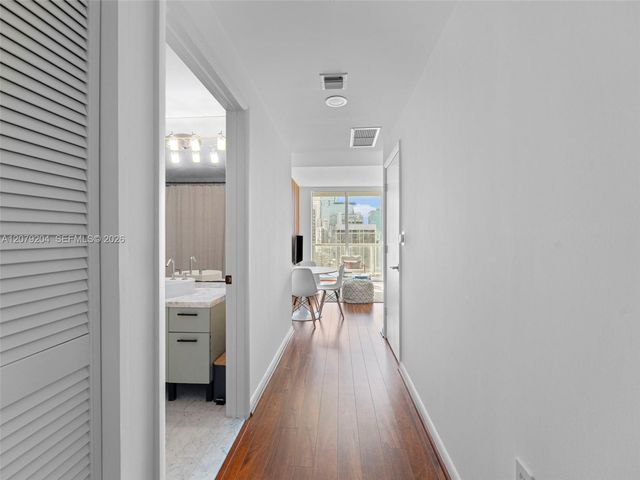 244 Biscayne Boulevard 3105, Miami, FL 33132