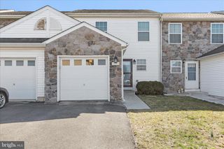 3010 ORCHARD DR, Chambersburg, PA 17201