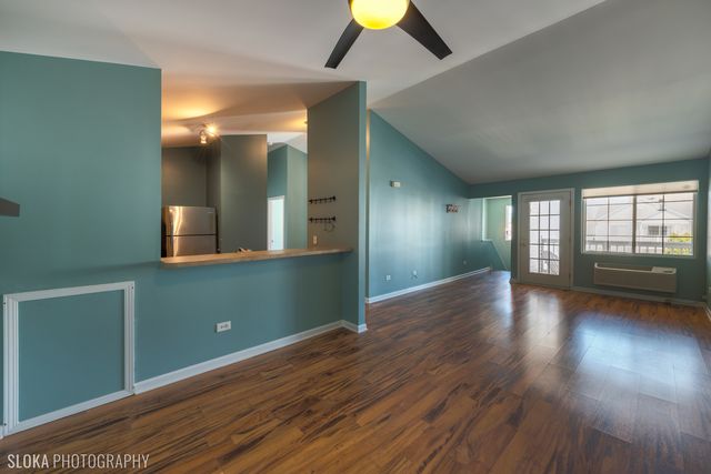 1721 SILVERSTONE Drive 1721, Carpentersville, IL 60110