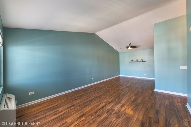 1721 SILVERSTONE Drive 1721, Carpentersville, IL 60110