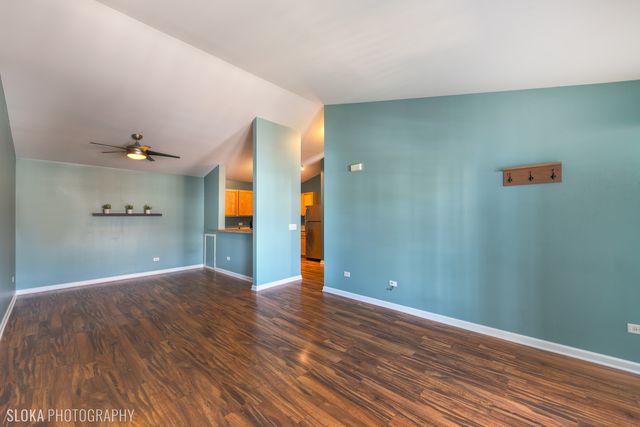 1721 SILVERSTONE Drive 1721, Carpentersville, IL 60110