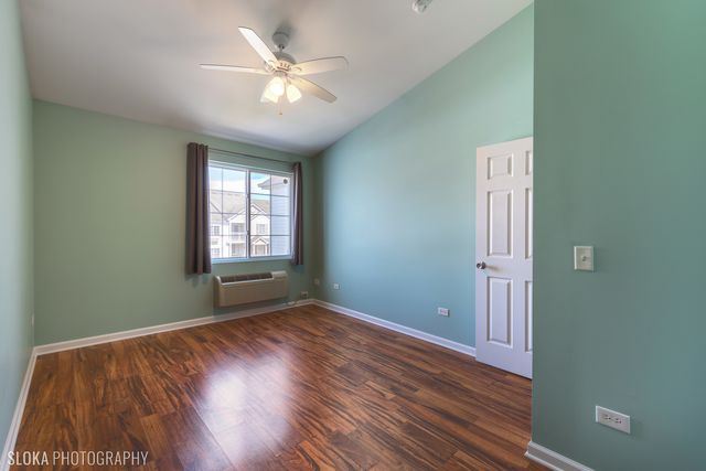 1721 SILVERSTONE Drive 1721, Carpentersville, IL 60110