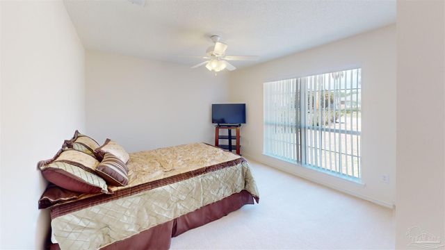8293 Onich Dr, Navarre, FL 32566