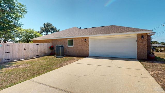 8293 Onich Dr, Navarre, FL 32566