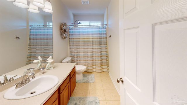 8293 Onich Dr, Navarre, FL 32566