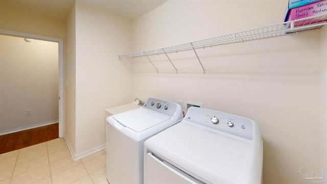 8293 Onich Dr, Navarre, FL 32566