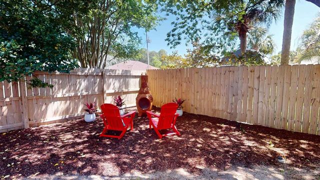8293 Onich Dr, Navarre, FL 32566