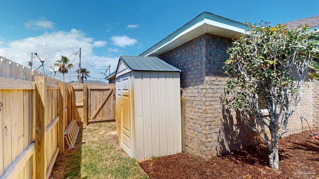 8293 Onich Dr, Navarre, FL 32566