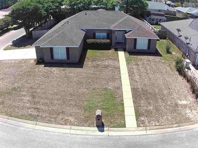 8293 Onich Dr, Navarre, FL 32566
