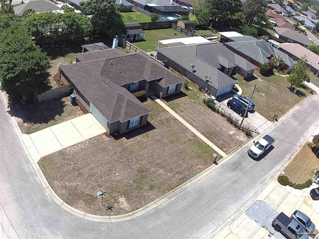 8293 Onich Dr, Navarre, FL 32566