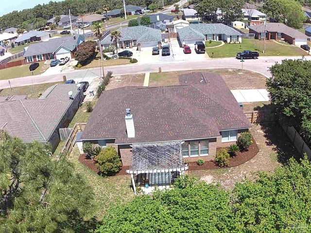 8293 Onich Dr, Navarre, FL 32566