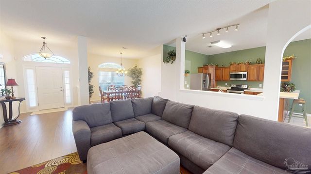 8293 Onich Dr, Navarre, FL 32566