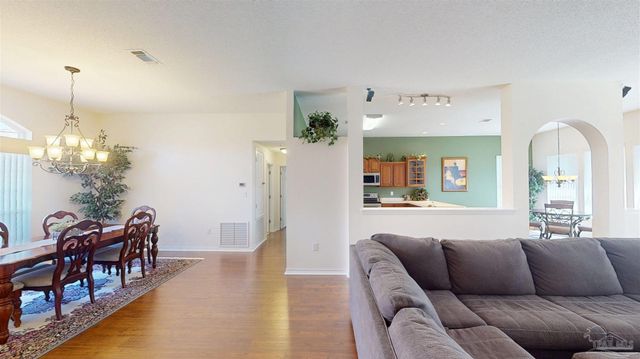 8293 Onich Dr, Navarre, FL 32566