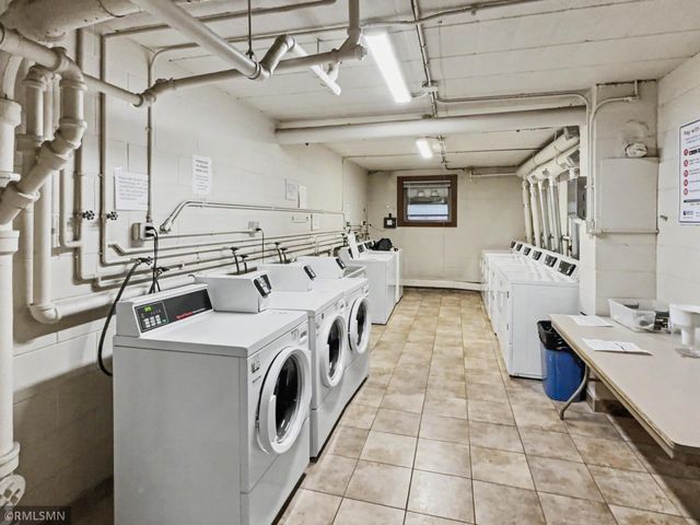 2727 W 43rd Street 408, Minneapolis, MN 55410