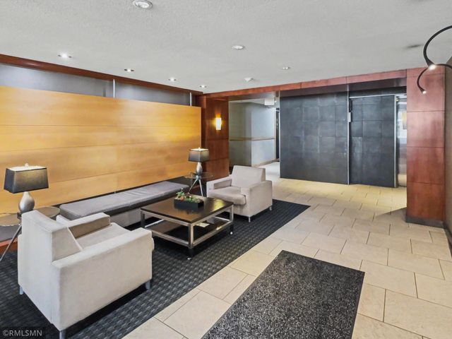 2727 W 43rd Street 408, Minneapolis, MN 55410