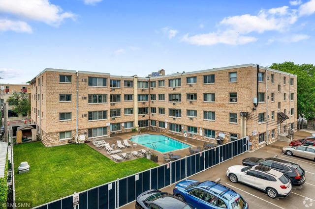 2727 W 43rd Street 408, Minneapolis, MN 55410
